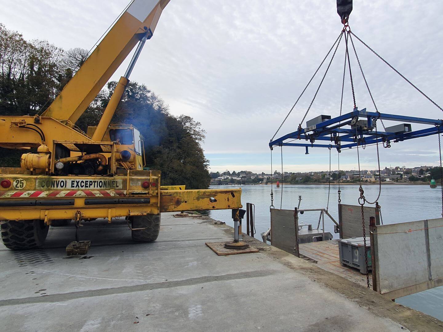 Dépôt de Paimpol au bord du Trieux