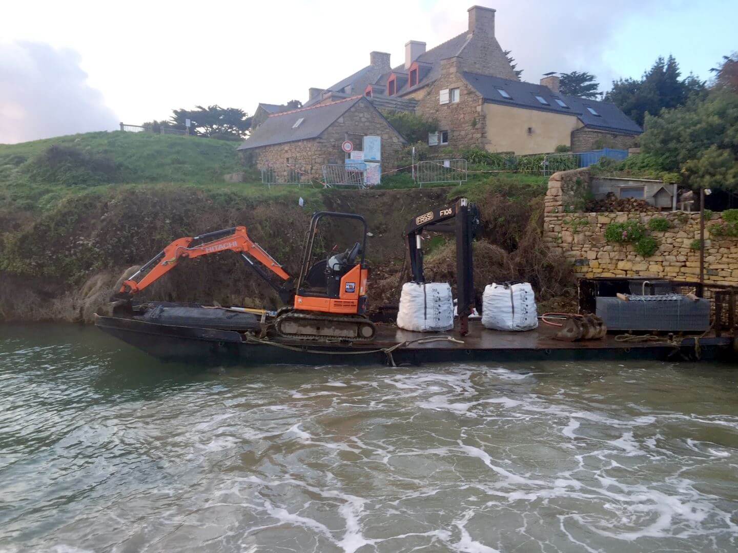 Ponton - Travaux moulin du Birlot à Bréhat